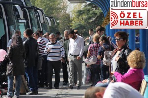 TERMÝNALDE BAYRAM BEREKETÝ 9 GÜNLÜK BAYRAM TATÝLÝ, BURSA ÞEHÝRLERARASI TERMÝNALÝNDE OTOBÜS SEFERLERÝNÝ DOLDURDU EK SEFERLERLE MÜÞTERÝLERÝN TALEBÝNE YETÝÞMEYE ÇALIÞAN ÝÞLETMECÝLER, EN ÇOK GÜNEY SAHÝLLERÝ VE ÝSTANBUL'A ÝLGÝNÝN OLDUÐUNU AÇIKLADI