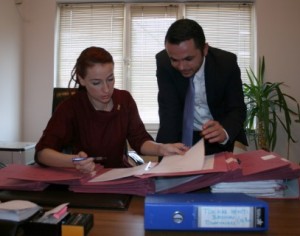 (ÖZEL HABER) DOSYA MASRAFI DAVASI BANKA İLE MÜŞTERİNİN ARASINI AÇAR MI? DOSYA MASRAFLARINI AVUKATLAR ARACILIĞIYLA HIZLI VE ÜCRETSİZ ALABİLEN VATANDAŞLAR, BANKALARDAN YENİ KREDİ ALAMAMAKTAN ENDİŞELİ AVUKATLAR DOSYA MASRAFLARIYLA İLGİLİ MERAK EDİLENLERE AÇIKLIK GETİRDİ