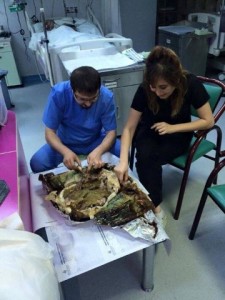 YOĞUN BAKIMDA KEBAP KEYFİNE SORUŞTURMA ELAZIĞ'DA ÖZEL BİR HASTANENİN YOĞUN BAKIMINDA HASTA ARKALARINDA YATARKEN FOTOĞRAF ÇEKTİRİP SOSYAL MEDYADA PAYLAŞAN SAĞLIK GÖREVLİLERİ HAKKINDA SORUŞTURMA BAŞLATILDI