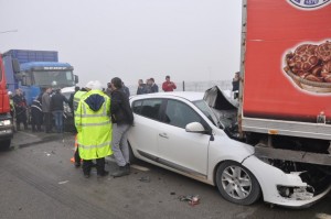 BURSA'DA 7 ARAÇ BİRBİRİNE GİRDİ KAZADA YARALANAN NİLÜFER TURİZM'İN SAHİBİ HÜSEYİN KAYAPALI HASTANEYE KALDIRILDI