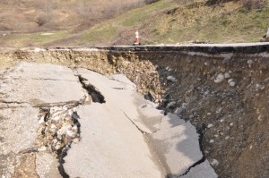 BURSA'DA HEYELAN İKİ MAHALLEYİ TEHDİT EDİYOR