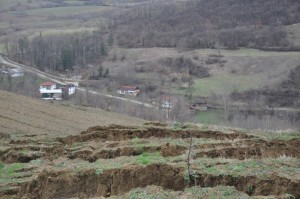 BURSA'DA HEYELAN İKİ MAHALLEYİ TEHDİT EDİYOR