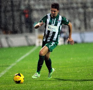 10 MİLYON EURO İSTENEN YILDIZ OYUNCU 10 BİN TL’YE OYNUYOR TRANSFERİ İÇİN 10 MİLYON EURO BONSERVİS BEDELİ İSTENEN BURSASPOR’UN GENÇ YILDIZI OZAN TUFAN, TAKIMIN EN DÜŞÜK MAAŞ ALAN FUTBOLCUSU