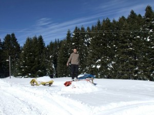 ULUDAĞ'DA TABELA VE BİNALAR KARLAR ALTINDA KAR KALINLIĞININ 3 METRE 40 SANTİMETREYE ULAŞTIĞI ULUDAĞ'A ÇIKANLAR İLGİNÇ POZLAR VERDİ