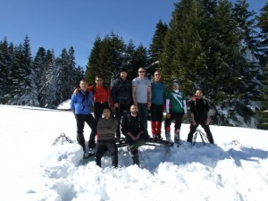 ULUDAĞ'DA TABELA VE BİNALAR KARLAR ALTINDA KAR KALINLIĞININ 3 METRE 40 SANTİMETREYE ULAŞTIĞI ULUDAĞ'A ÇIKANLAR İLGİNÇ POZLAR VERDİ