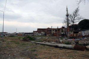 TABAKHANELER BÖLGESİ İÇİN DÜĞMEYE BASILDI BÜYÜKŞEHİR BELEDİYESİ, BURSA’DA YILLARDIR KANGREN HALİNİ ALAN VE BİR TÜRLÜ DÖNÜŞTÜRÜLEMEYEN TABAKHANELER BÖLGESİNİN REHABİLİTE EDİLMESİNE YÖNELİK ÇALIŞMALARI BAŞLATTI 180 BİN METREKARELİK ALANIN 36 BİN METREKARESİNİN BÜYÜKŞEHİR UHDESİNE GEÇTİĞİNİ BELİRTEN BÜYÜKŞEHİR BELEDİYE BAŞKANI RECEP ALTEPE, SICAKSU OLARAK ANILAN BÖLGEYE BİRKAÇ GÜN İÇERİSİNDE OFİS AÇACAKLARINI VE TEMİZLİK İLE ÇEVRE DÜZENLEME ÇALIŞMALARININ START ALACAĞINI AÇIKLADI