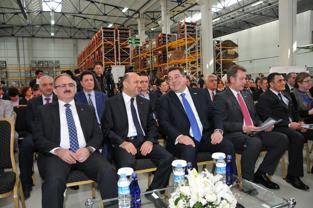 BİLİM, SANAYİ VE TEKNOLOJİ BAKANI FİKRİ IŞIK: "TEKNOLOJİYLE ARAÇLAR KENDİ KENDİNE GİDECEK" "ARTIK ARABALAR KONUŞACAK, SİZ DİREKSİYON KOLTUĞUNDA KİTABINIZI OKUYACAKSINIZ" "GERÇİ BİZİM BAZI OTOBÜS ŞOFÖRLERİMİZ ARAÇ KULLANIRKEN KİTAP OKUYORMUŞ, BAZI İNTERNET SİTELERİNDE BUNU GÖRDÜK AMA BU DEFA GÜVENLİ OLARAK ARAÇ KENDİ KENDİNE GİDECEK" "BU ZAMANA KADAR TÜRKİYE’YE GÜVENİP YATIRIM YAPAN KİMSE ZARAR ETMEDİ, TÜRKİYE HAKKINDA OLUMSUZ MESAJ VERENLERİN HEPSİ KAYBETTİ"