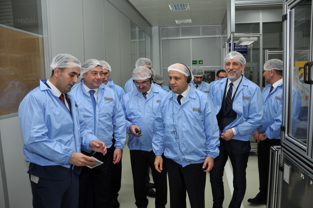 BİLİM, SANAYİ VE TEKNOLOJİ BAKANI FİKRİ IŞIK: "TEKNOLOJİYLE ARAÇLAR KENDİ KENDİNE GİDECEK" "ARTIK ARABALAR KONUŞACAK, SİZ DİREKSİYON KOLTUĞUNDA KİTABINIZI OKUYACAKSINIZ" "GERÇİ BİZİM BAZI OTOBÜS ŞOFÖRLERİMİZ ARAÇ KULLANIRKEN KİTAP OKUYORMUŞ, BAZI İNTERNET SİTELERİNDE BUNU GÖRDÜK AMA BU DEFA GÜVENLİ OLARAK ARAÇ KENDİ KENDİNE GİDECEK" "BU ZAMANA KADAR TÜRKİYE’YE GÜVENİP YATIRIM YAPAN KİMSE ZARAR ETMEDİ, TÜRKİYE HAKKINDA OLUMSUZ MESAJ VERENLERİN HEPSİ KAYBETTİ"