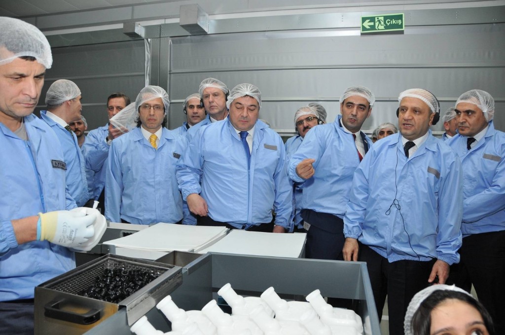 BİLİM, SANAYİ VE TEKNOLOJİ BAKANI FİKRİ IŞIK: "TEKNOLOJİYLE ARAÇLAR KENDİ KENDİNE GİDECEK" "ARTIK ARABALAR KONUŞACAK, SİZ DİREKSİYON KOLTUĞUNDA KİTABINIZI OKUYACAKSINIZ" "GERÇİ BİZİM BAZI OTOBÜS ŞOFÖRLERİMİZ ARAÇ KULLANIRKEN KİTAP OKUYORMUŞ, BAZI İNTERNET SİTELERİNDE BUNU GÖRDÜK AMA BU DEFA GÜVENLİ OLARAK ARAÇ KENDİ KENDİNE GİDECEK" "BU ZAMANA KADAR TÜRKİYE’YE GÜVENİP YATIRIM YAPAN KİMSE ZARAR ETMEDİ, TÜRKİYE HAKKINDA OLUMSUZ MESAJ VERENLERİN HEPSİ KAYBETTİ"