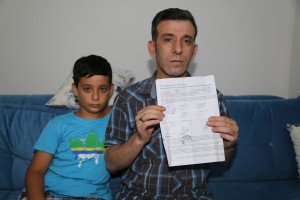 (ÖZEL HABER) 600 BİN LİRA BULAMAZSA ÇOCUKLARINI GÖREMEYECEK 2 ÇOCUK SAHİBİ GÖRME ENGELLİ BABA: "ÇOCUKLARIMIN BÜYÜDÜĞÜNÜ GÖREMEDİM" ELİNDEN TUTUP BABASINI GEZDİREN VE HER İHTİYACINI KARŞILAYAN KÜÇÜK YUNUS: "BABAMIN GÖRMESİ İÇİN BAŞBAKANIMIZDAN VE CUMHURBAŞKANIMIZDAN YARDIM BEKLİYORUM"