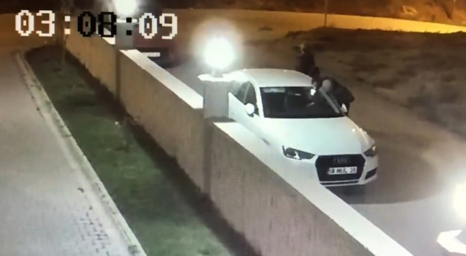 Bursa Daki Araba Hirsizi Kameralara Boyle Yakalandi Gundem Bursa