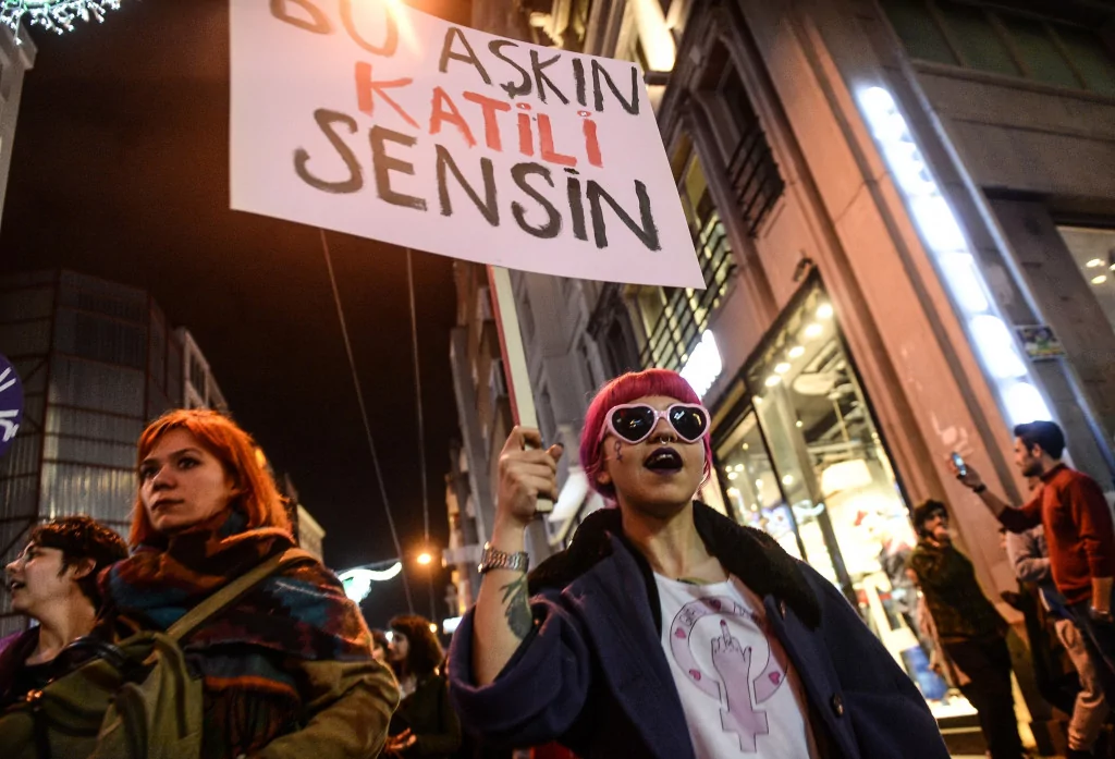 Feministlerden Renkli Gece Yürüyüşü