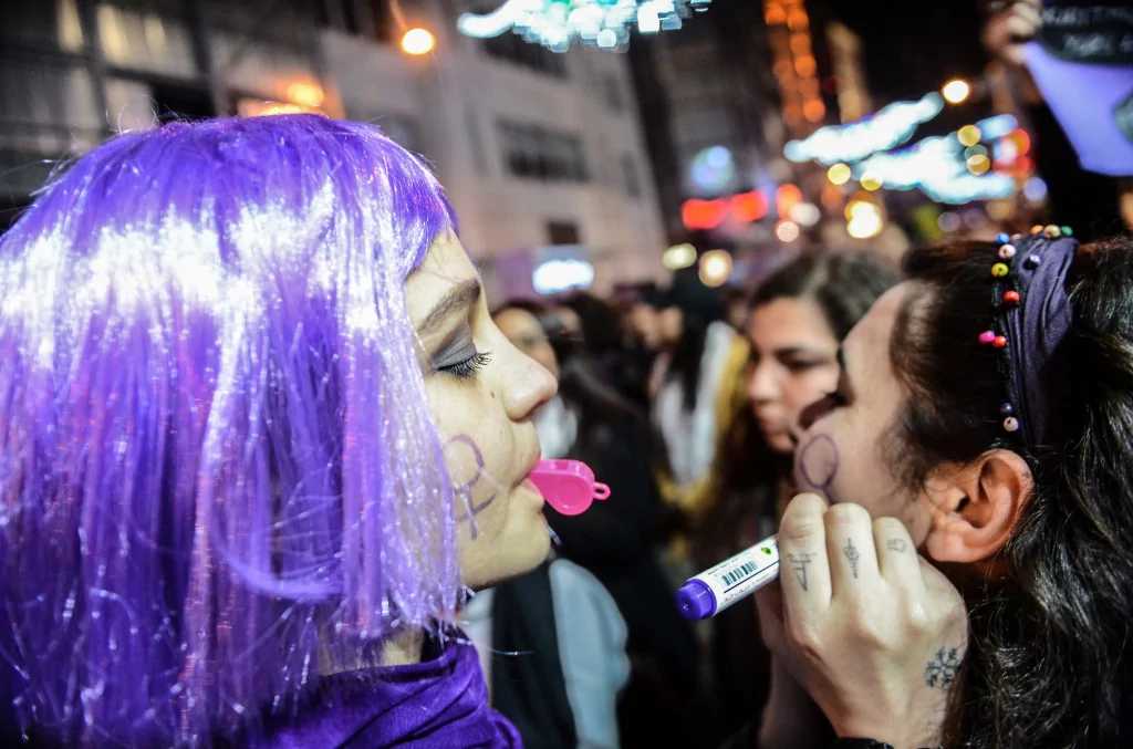 Feministlerden Renkli Gece Yürüyüşü