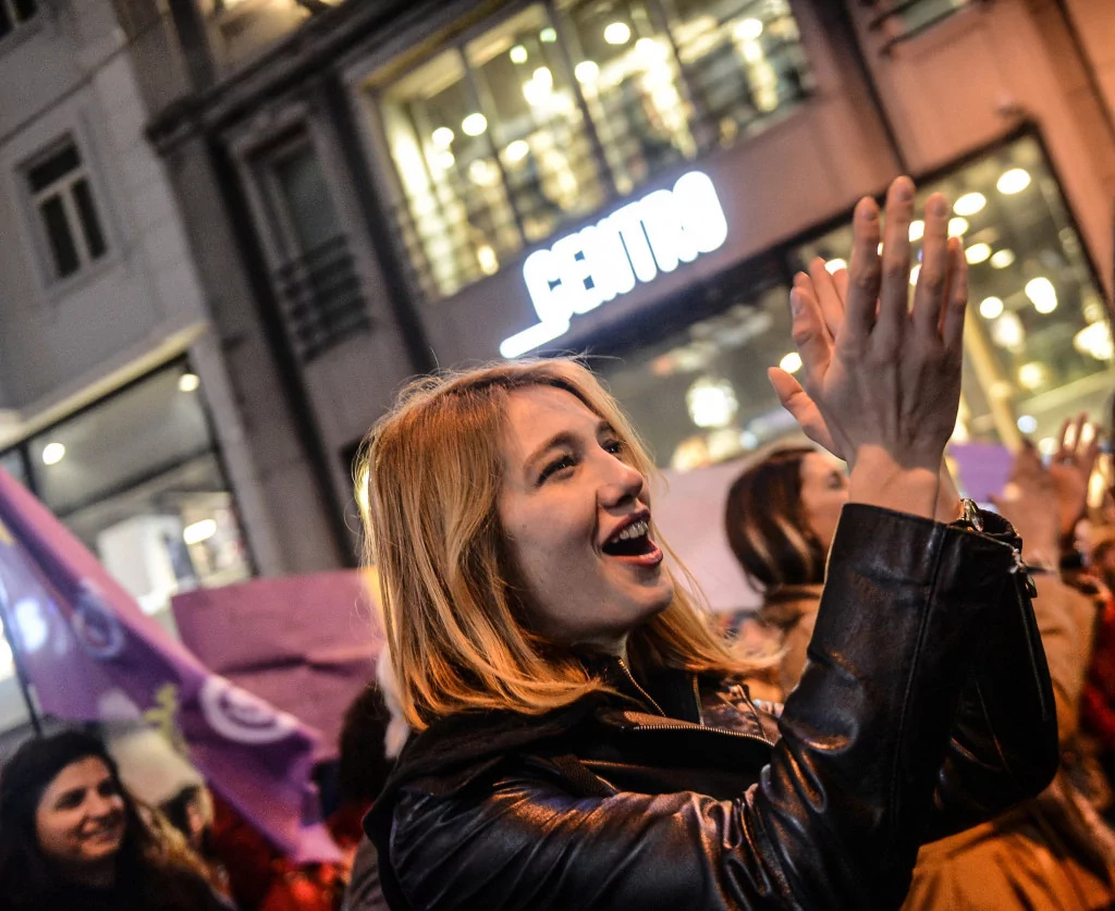 Feministlerden Renkli Gece Yürüyüşü