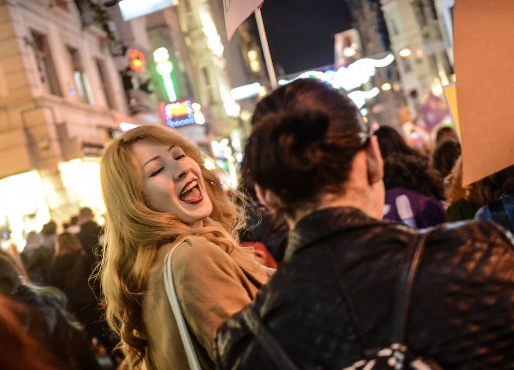 Feministlerden Renkli Gece Yürüyüşü