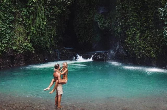 Hem bunu yapıyor hem para kazanıyorlar?