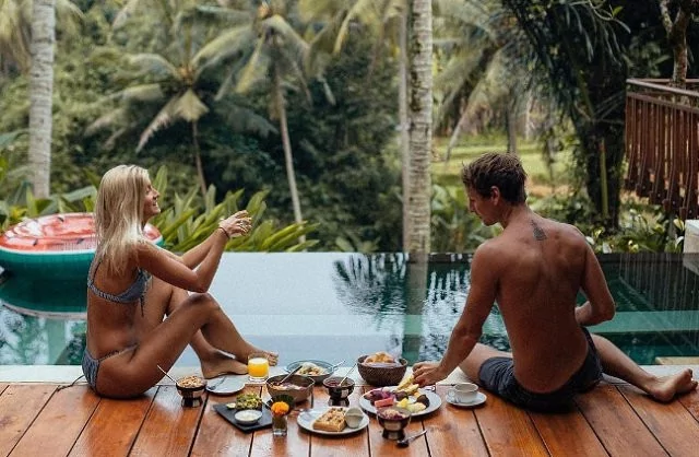 Hem bunu yapıyor hem para kazanıyorlar?