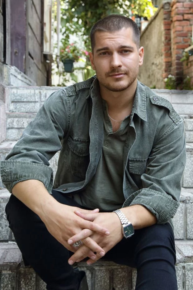 Ünlü isimler hangi bölümlerden mezun?