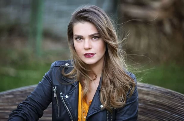 Ünlü isimler hangi bölümlerden mezun?