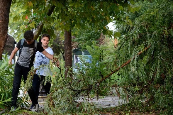 Megakentten sel manzaralı