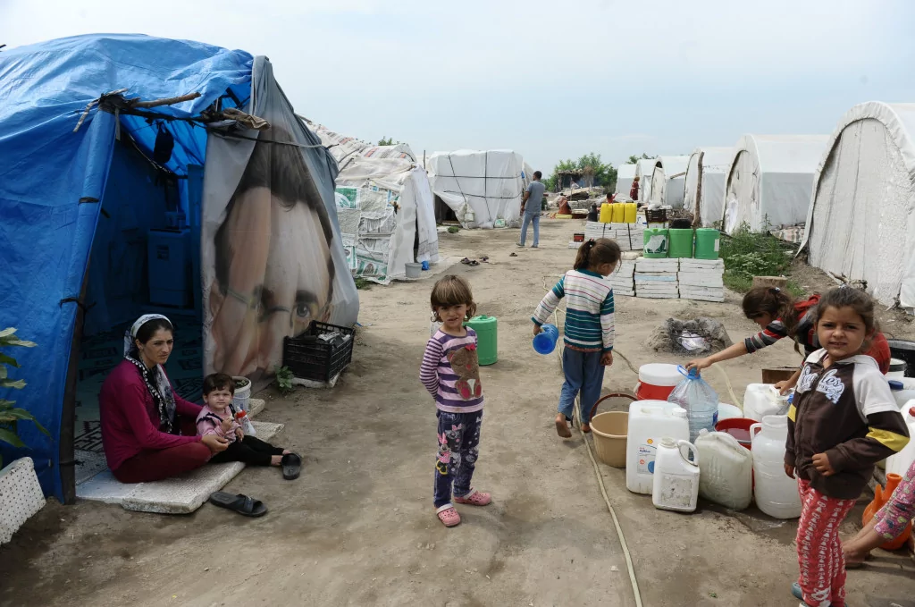 Dolu mevsimlik işçilerini de vurdu