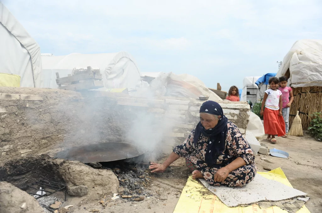 Dolu mevsimlik işçilerini de vurdu