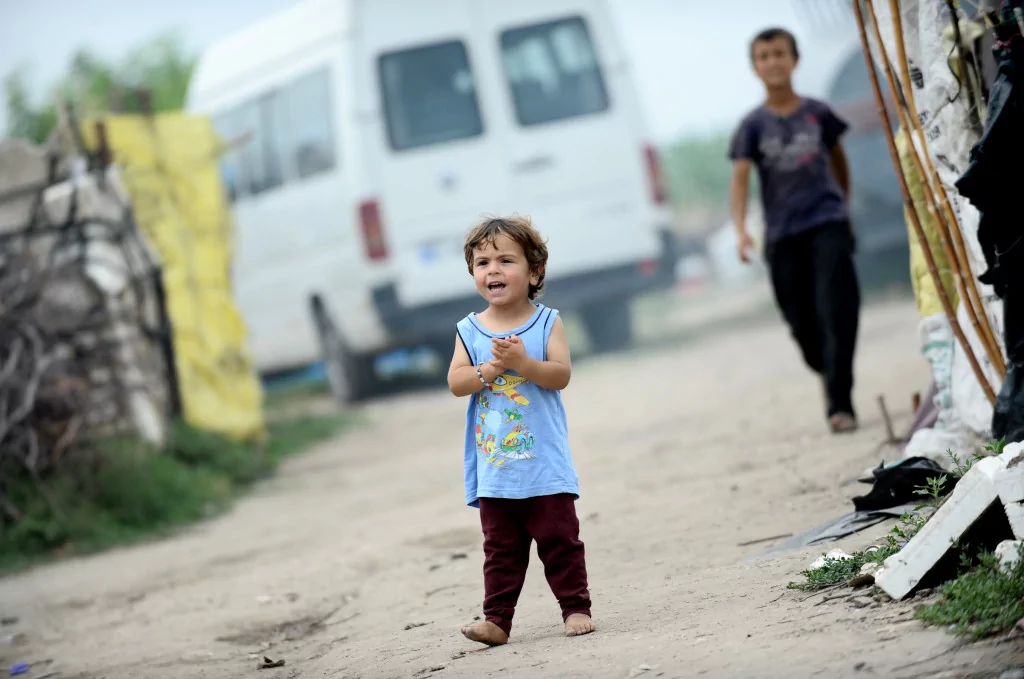 Dolu mevsimlik işçilerini de vurdu
