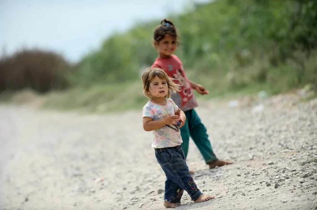 Dolu mevsimlik işçilerini de vurdu