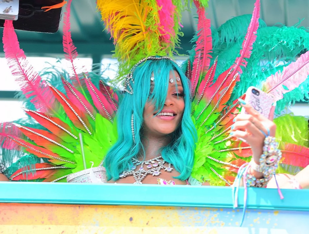 Rihanna'nın festival tarzı büyüledi