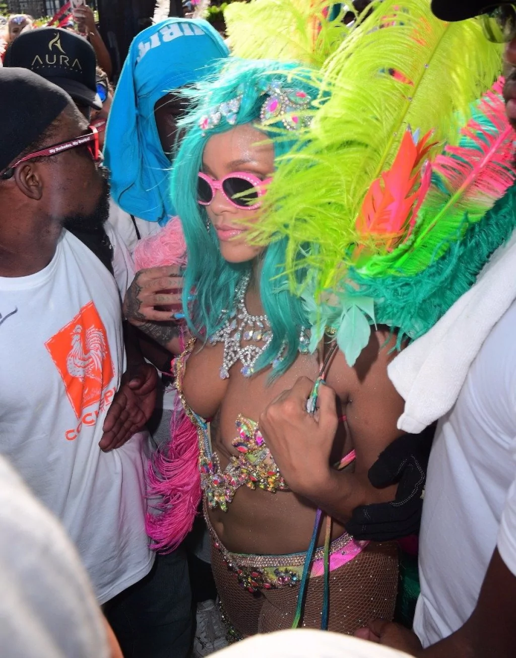 Rihanna'nın festival tarzı büyüledi