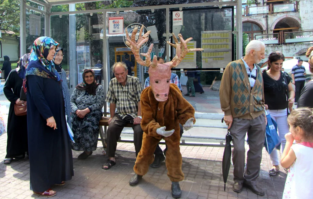 Bursa'da geyik kostümlü eylem