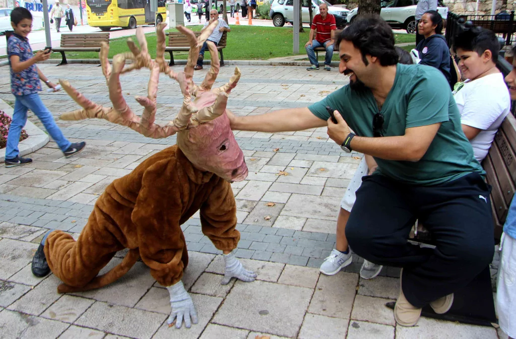 Bursa'da geyik kostümlü eylem