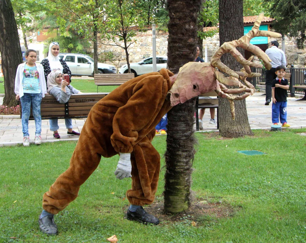 Bursa'da geyik kostümlü eylem