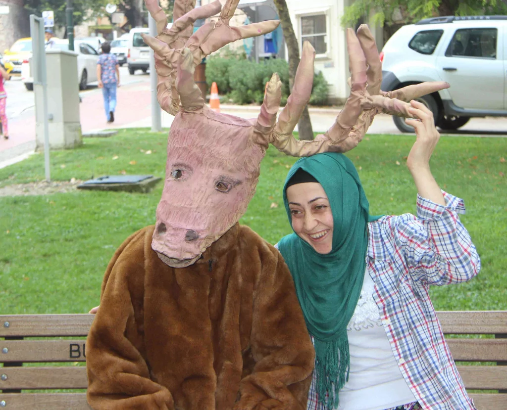 Bursa'da geyik kostümlü eylem