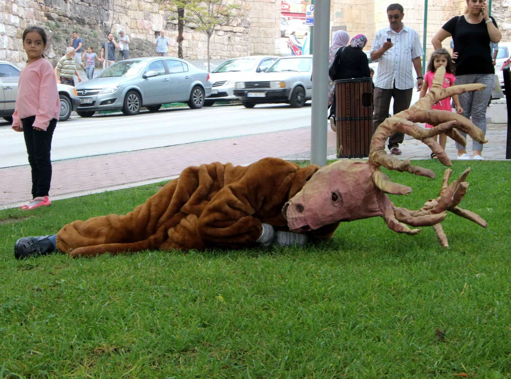 Bursa'da geyik kostümlü eylem