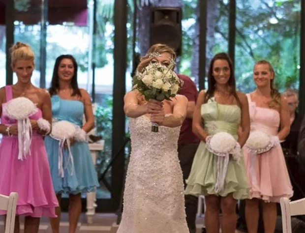 Kendisiyle evlenen 'yalnız gelin'