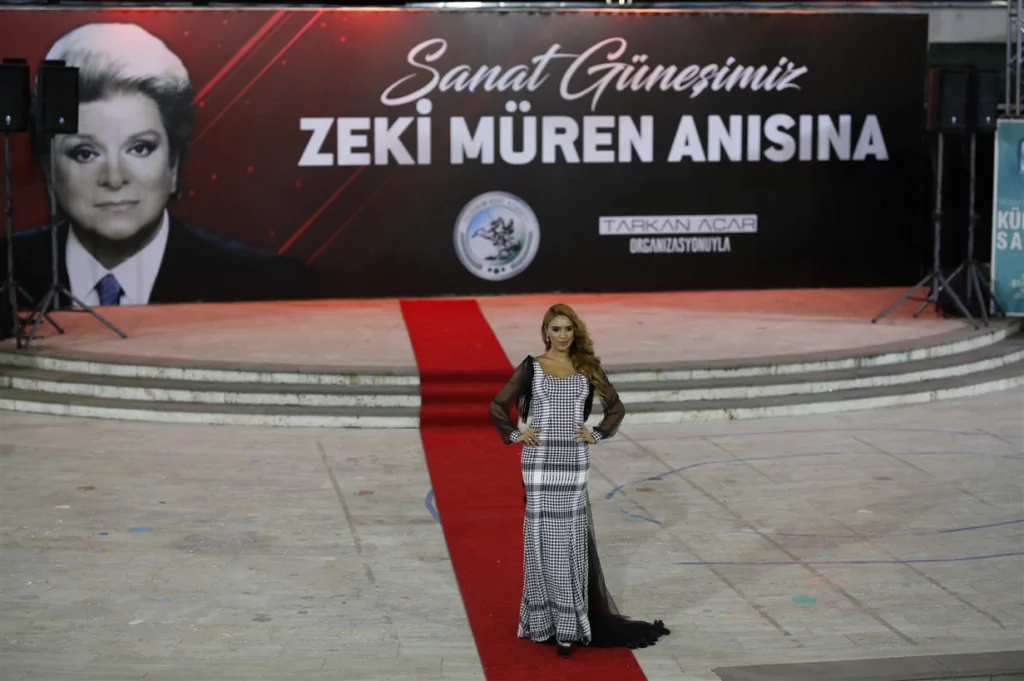 Bursa'da Zeki Müren defilesi