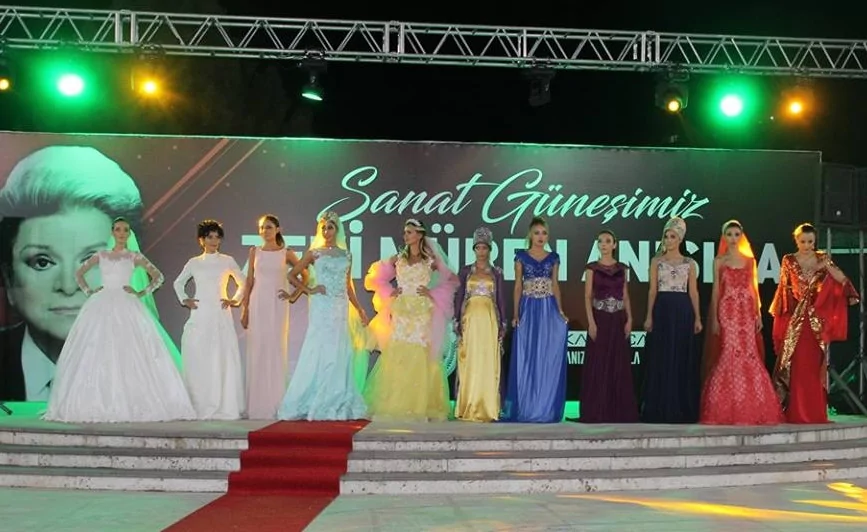 Bursa'da Zeki Müren defilesi