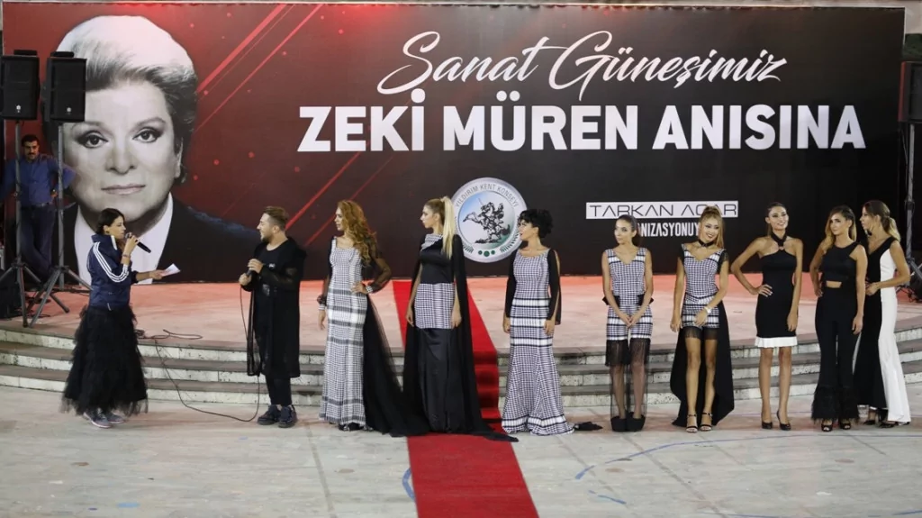 Bursa'da Zeki Müren defilesi