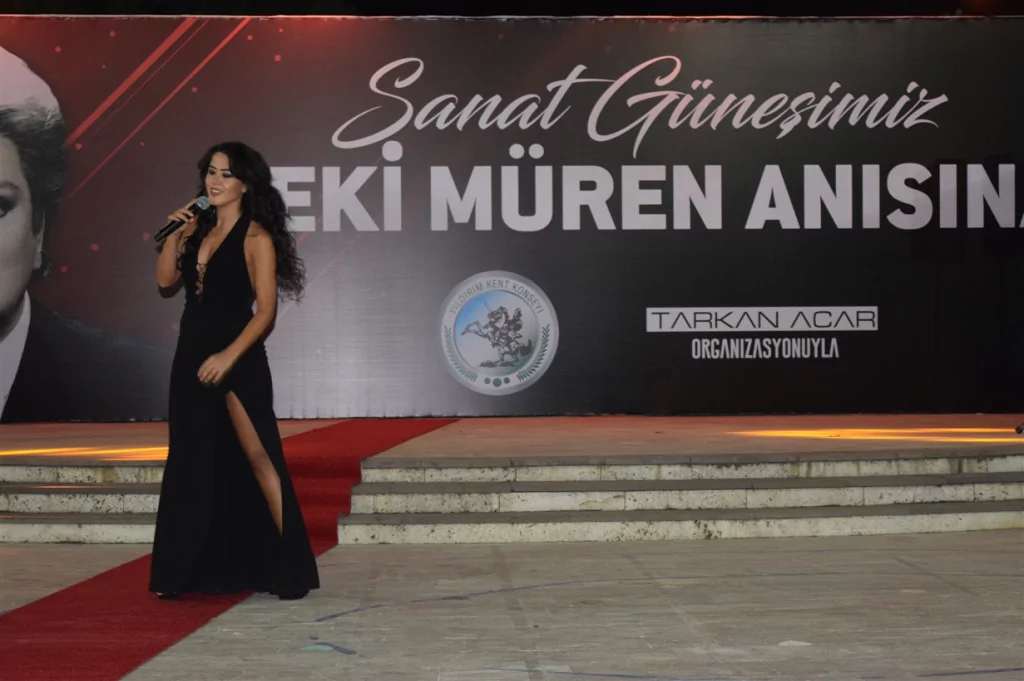 Bursa'da Zeki Müren defilesi