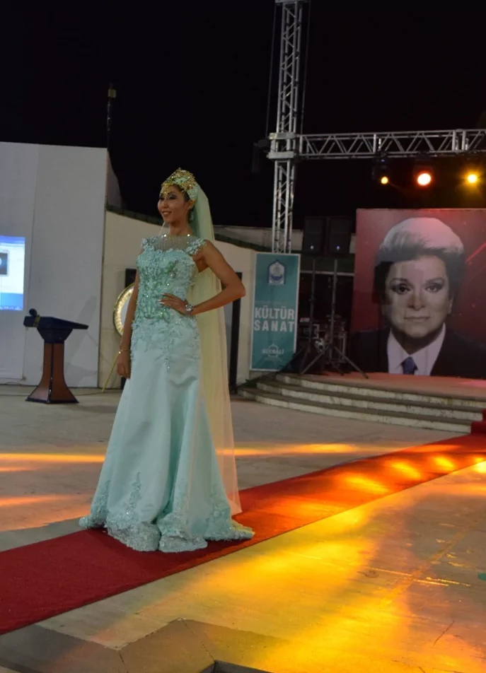 Bursa'da Zeki Müren defilesi