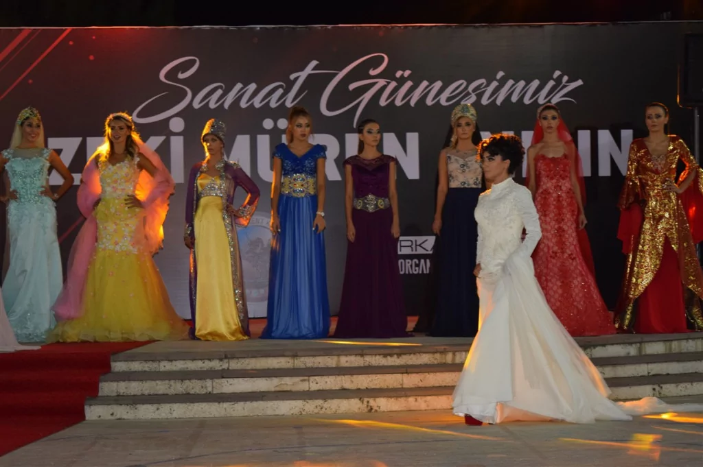 Bursa'da Zeki Müren defilesi