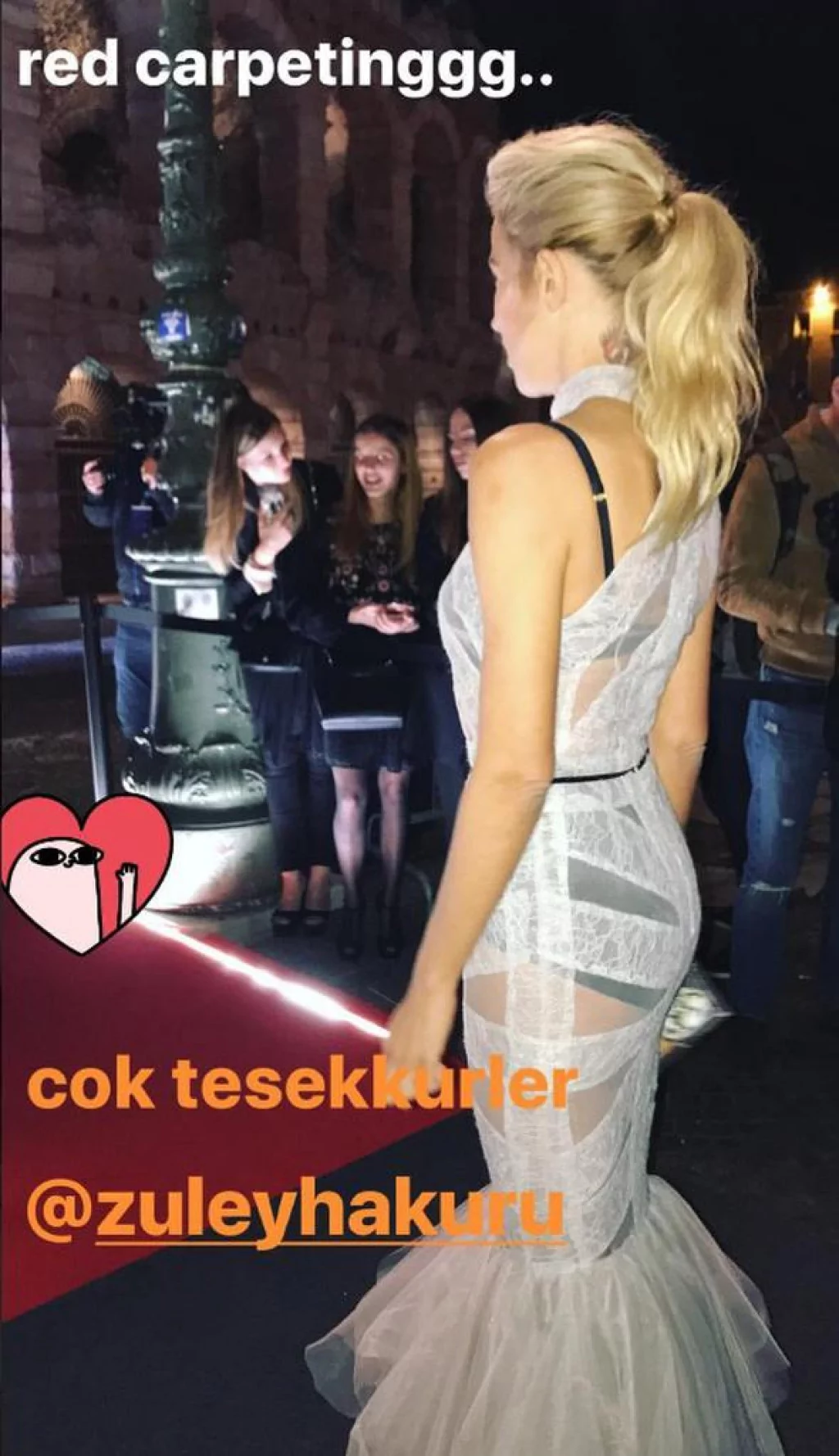 Burcu ve Özge'den transparan şov!