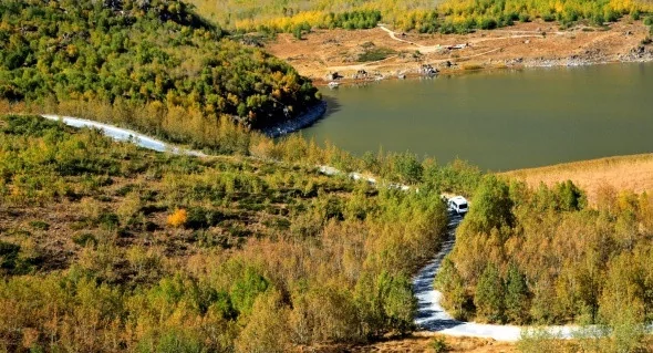 Nemrut Krater Gölü'nde sonbahar güzelliği