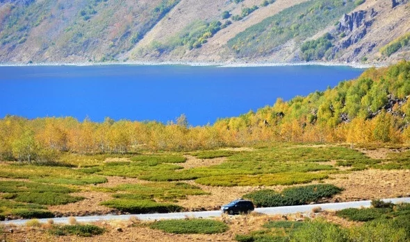 Nemrut Krater Gölü'nde sonbahar güzelliği