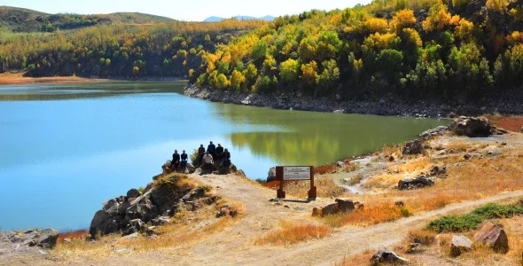 Nemrut Krater Gölü'nde sonbahar güzelliği