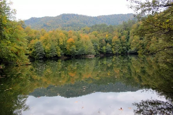 Yedigöller'in büyüleyen sonbahar manzarası