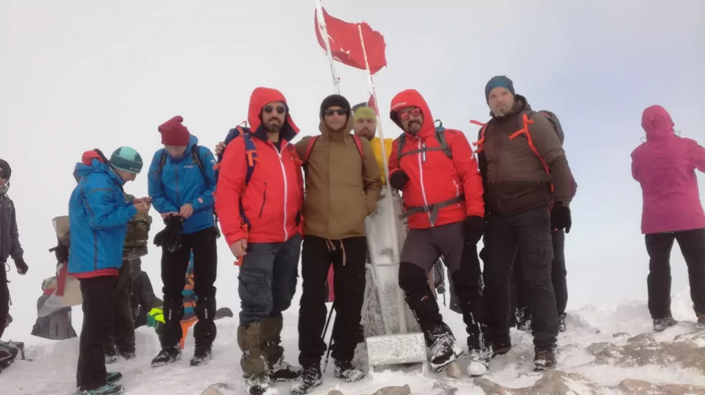 Bursa'dan yılın ilk kar manzaraları