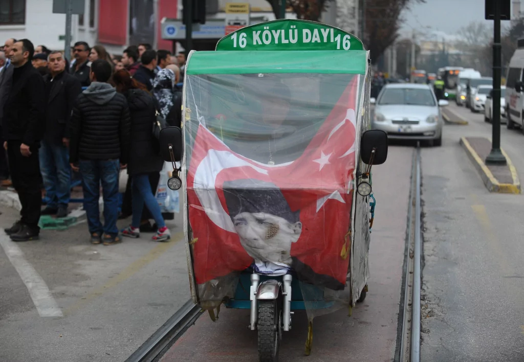 Saat 09.05'te Bursa'da hayat durdu