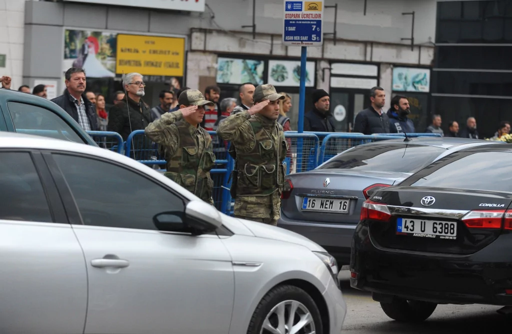 Saat 09.05'te Bursa'da hayat durdu